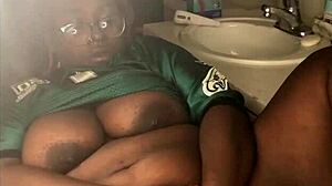 Busting a nut at 3am with my toy 😏