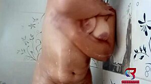 Duchándome Mientras Me Masturbo