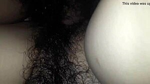 Em Gái Trắng Nón Áo Vàng