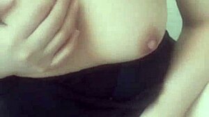 Wow! Chinese Solo Star Masturbates on Restroom Sofa in Secret!