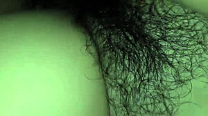 Em Gái Trắng Nón Áo Vàng