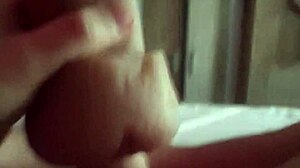 ich spiele mit neuen spielzeug