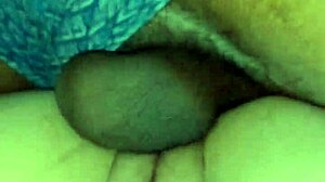 रसाबू की मोटी चूत हवा में ऊपर, BBC से सुपर गीली खोदी