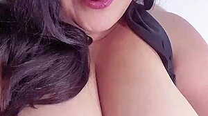 Wow, this cute plump woman is just my type!