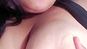 Wow, this cute plump woman is just my type!