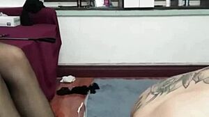 Hey, you into this 杭州暴 s footjob action with me right now?