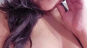 Wow, this cute plump woman is just my type!