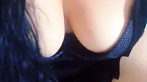 Caiu Na Net: Asiática Novinha Teases Pussy on Webcam