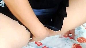 Caiu Na Net: Asiática Novinha Teases Pussy on Webcam