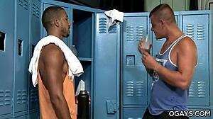 Interracial Gay Blowjob And Deepthroat In Locker Room