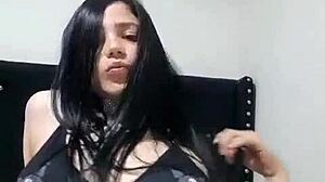 latina exposes her big ass in colombian gaping scene