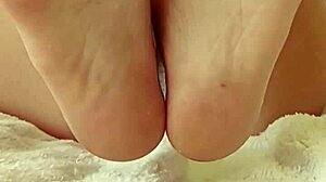 I just love this european milf's fetish fingering session