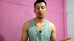 el plomero me folla en el patio de mi casa con su vergota curva