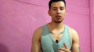 el plomero me folla en el patio de mi casa con su vergota curva