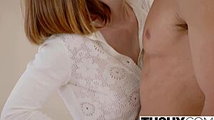 रेडहेड इंटेंस एनल सेक्स के लिए झुकी हुई!