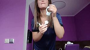 Does this brunette milf enjoy having her feet licked in close up?