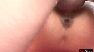 पहाड़ों में दो लड़कियों को उठाया त्वरित आउटडोर चुदाई के लिए