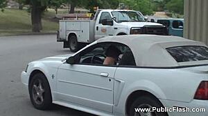 ट्रैसीज पब्लिकफ्लैश में बाहर हिम्मत से नंगी मस्ती