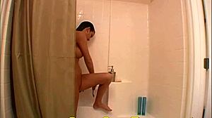 Teen Babe Shaves Wet Pussy in Shower!