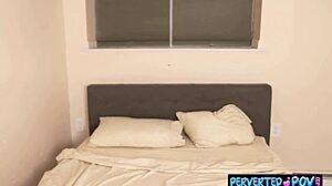 हॉर्नी जॉगर को वार्मअप मदद चाहिए, उसकी लंबी ब्लोंड बॉडी संभाल सकोगे