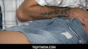 टाइटमॉम - रेना डेलाक्रूज मेरी जंगली बहन संग खेलते पकड़े गए