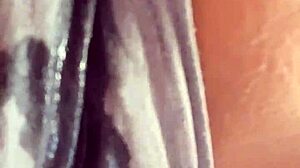 molhando meu short pedindo pro thiago me comer