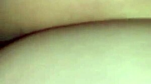 le encanta coger con ropa en esta madura milf