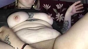 recién salida de la ducha aproveche a tocarme sola con juguetes y squirting