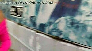 Duas gostosas pedalando semcalcinha na chuva - barbara alves- pernocas