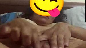 mi prima y yo nos masturbamos por videollamada y mi verga bota toda la leche