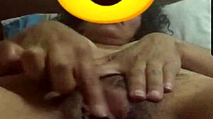 mi prima y yo nos masturbamos por videollamada y mi verga bota toda la leche