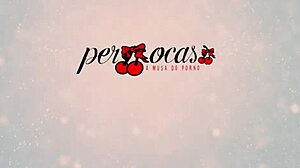 Duas gostosas pedalando semcalcinha na chuva - barbara alves- pernocas