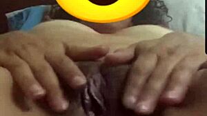 mi prima y yo nos masturbamos por videollamada y mi verga bota toda la leche