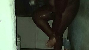 Casada Tomando Banho Fiquei Cheio de Tesão Vendo Sua Buceta Gostosa Toda Molhada