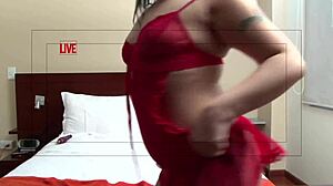 Colombian teen gives webcam blowjob and fucks