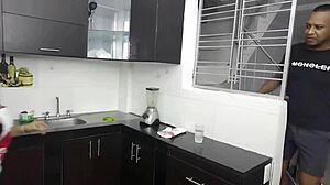 Me sucedio algo en la cocina y de inmediato llamo a mi esposo para que me socorra termina lamiendome el co�o y corriendose en mi culo-1 parte-