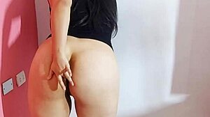 Seduzco a mi vecino y le doy una rica recompensa por su ayuda