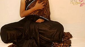 Bhabhi fingers her pussy while masturbating at home?