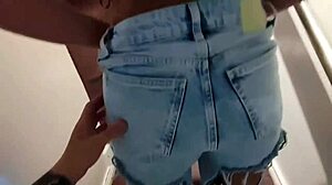 Me Cojo a Mi Vecina Culona en las Escaleras de la Casa de Sus Padres - Se Graba con Su Celular la Cara Mientras la Follo