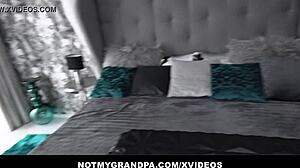 सेक्सी हार्लट शुगर स्टीपडैडी के साथ मजा के लिए रहने आती है