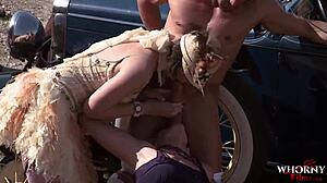 Hot girls fuck outdoors! 😍