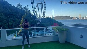 Ela seduziu o personal e chamou ele pra comer sua buceta no ap