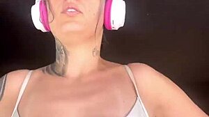 Horny Bodybuilder Flashes Big Natural Tits At Gym