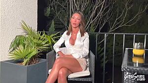 vittoria, belle brune aux gros seins, craves hard cocks!