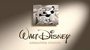 Frozen hentai: Elsa and Anna crossdressing and transando in episode 3 😈