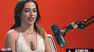 Chanel camryn orgasms intensely with hitachi vibrator