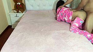 Sobrina Es Follada por Su Tio Pervertido Grabando con Movil