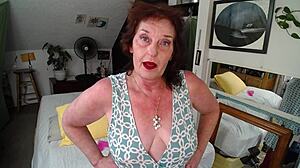 i paid the gardener with a blowjob and creamy finish