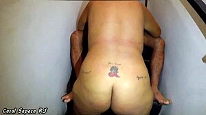 Dei Para Meu Vizinho Na Escada Do Predio