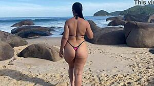 esposa rabuda shows big ass on trail